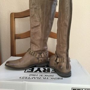 FRYE Phillip Studded Harness Grey 8.5M